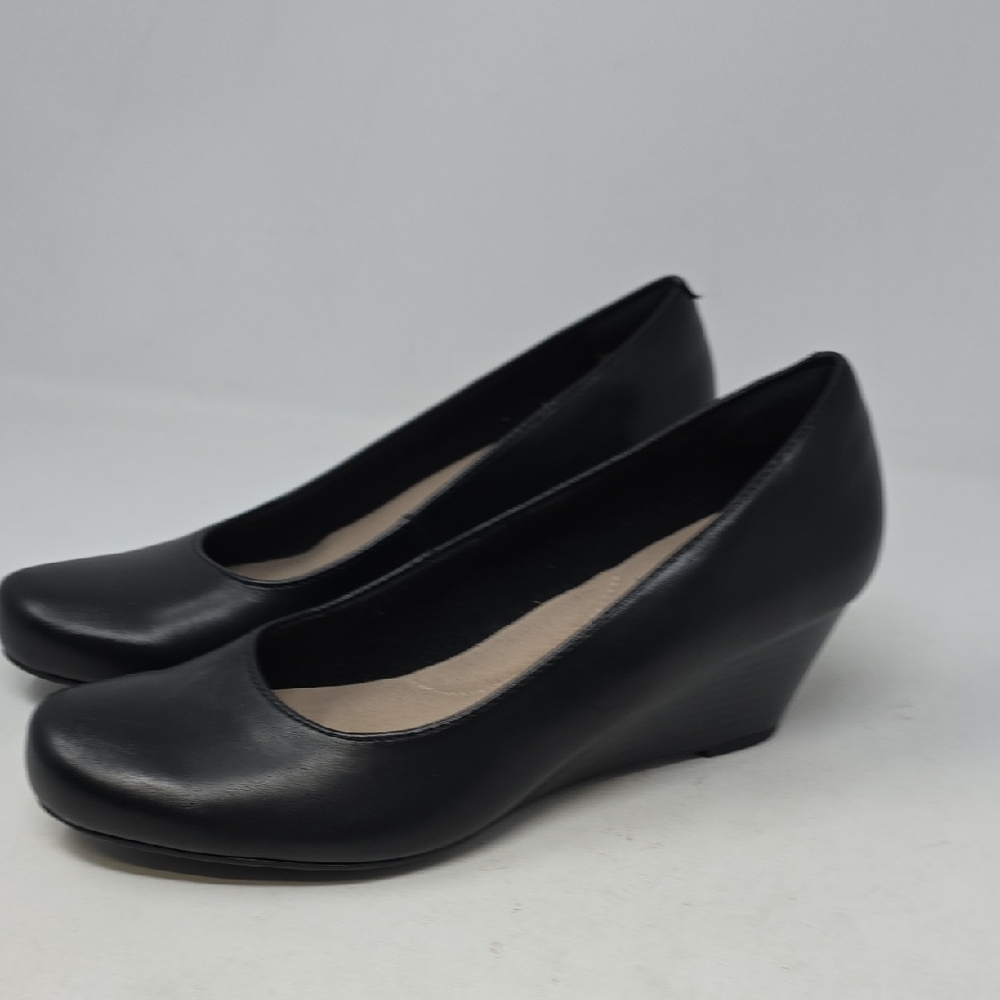 Clarks Black Wedge Shoes with Rounded Toe Size 9